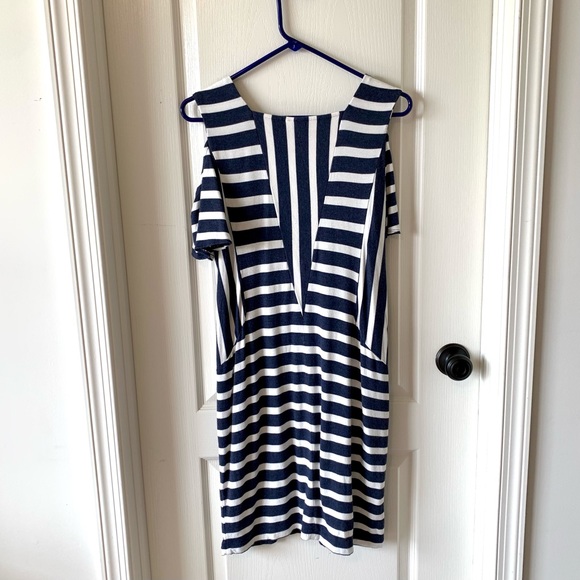 VIOLET WEEKEND Soft Striped Cold Shoulder Dress—M - Picture 6 of 12